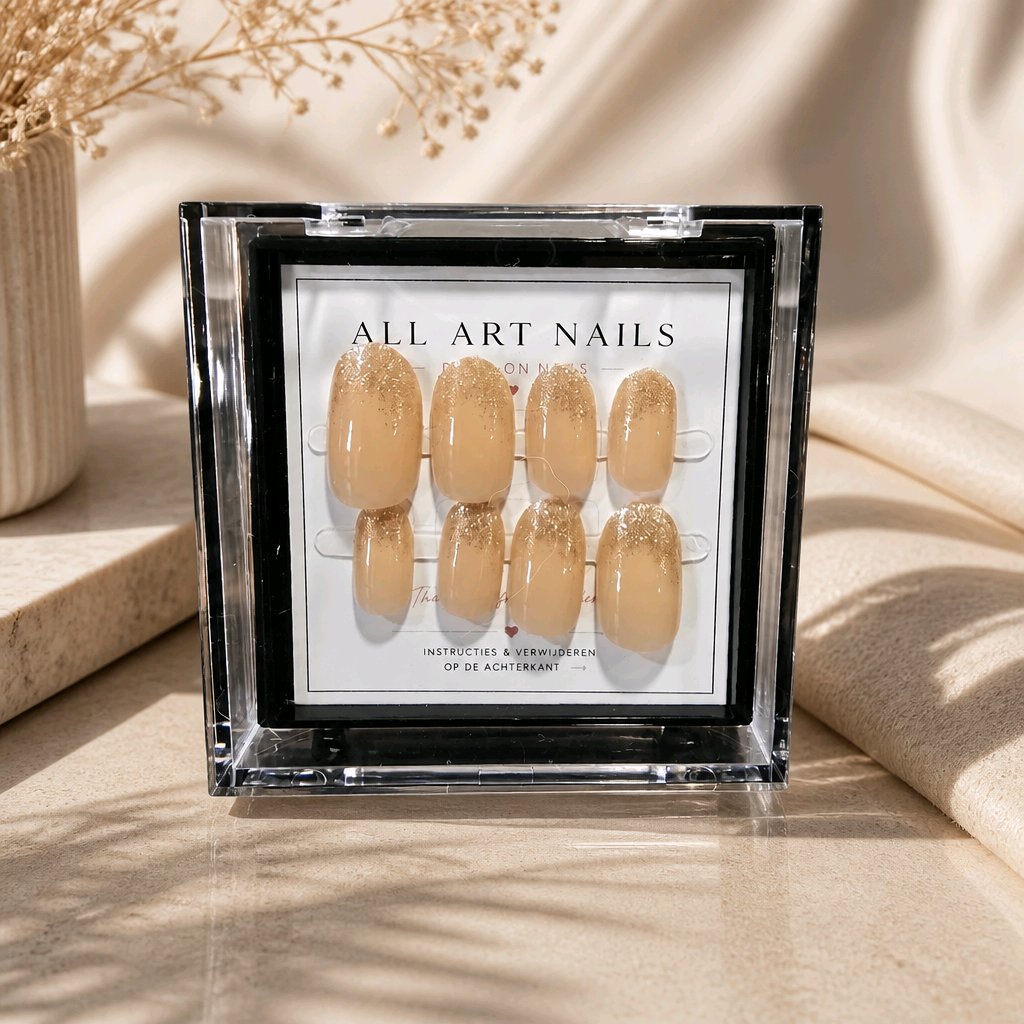 Champagne Dust nude press-on nagels met gouden glitter
